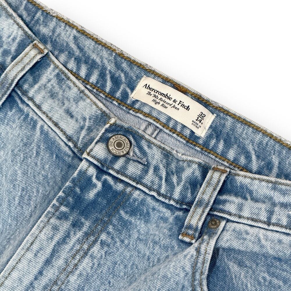 Abercrombie & Fitch The 90s Relaxed Jeans High Rise Womens 32/14 Light Wash - Picture 2 of 8